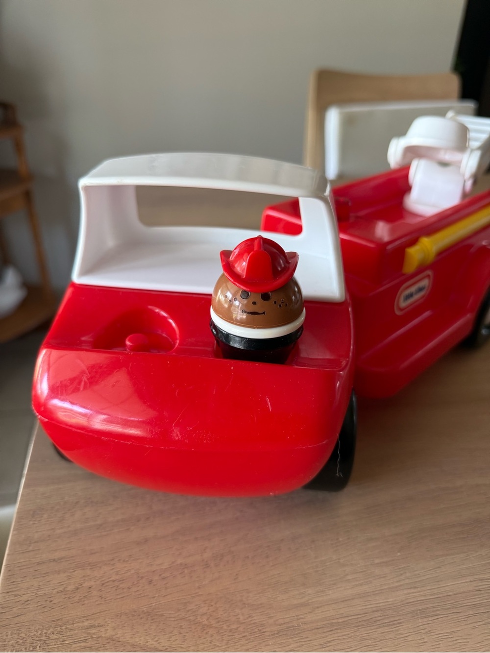 VTG 80s Little Tikes Toddle Tots Fire Truck and Ladder (includes 2 people) - Picture 2 of 6